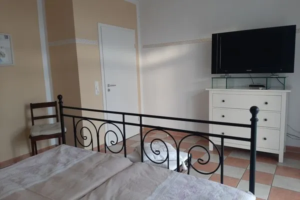   Ferienhaus mit Pool am See