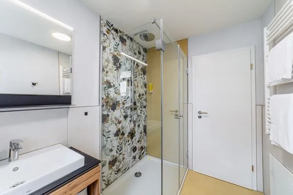 Badezimmer  Apartment mit Terrasse "Blumentraum"