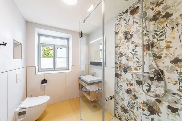 Badezimmer  Apartment mit Terrasse "Blumentraum"