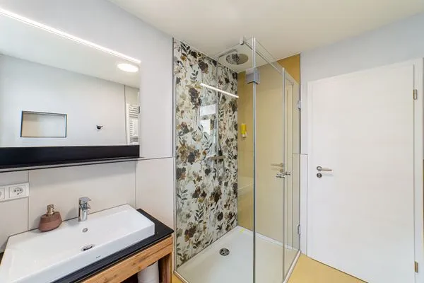 Badezimmer  Apartment mit Terrasse "Blumentraum"