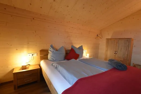 Schlafzimmer 1  Holzar Chalet - Feriendorf Via Claudia Haus 72