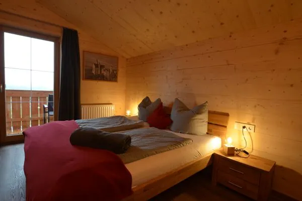 Schlafzimmer 1  Holzar Chalet - Feriendorf Via Claudia Haus 72