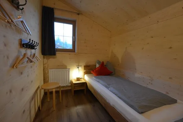 Schlafzimmer 3  Holzar Chalet - Feriendorf Via Claudia Haus 72