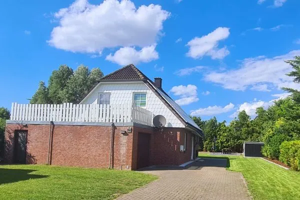 Fassade / Eingang  Ferienhaus Haffliebe mit Sauna und Kamin
