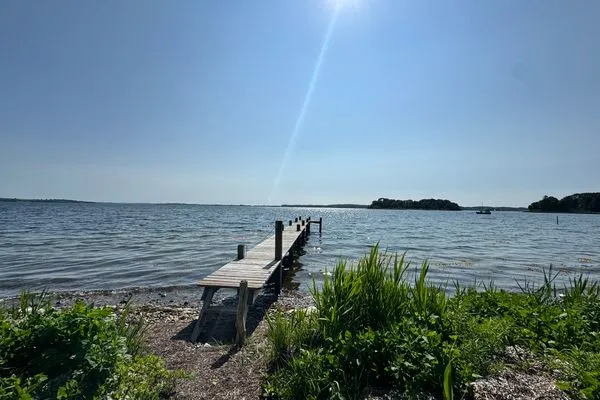 Strand mit Steg in Dänemark an der Flensburger Förde  Landhaus am Mühlendamm