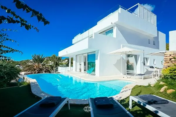   Villa White X