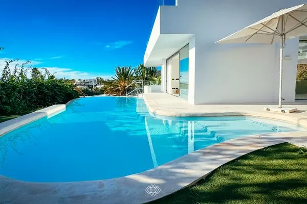   Villa White X
