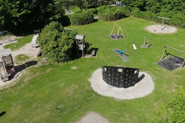 Spielanlage  Ferienhaus  Abendrot