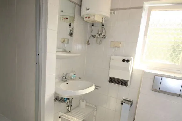 Badezimmer  Ferienhaus Mattke in Sassnitz auf Rügen mit Terrasse