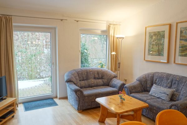  Ferienwohnung 1 "Der Künstlergarten"  - Sofaecke mit TV