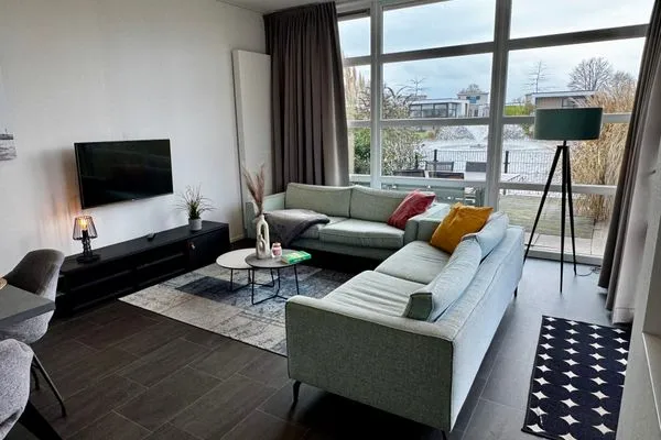  Marina Strandbad Chalet Wasserwelt mit Zaun Haus Nr. 32