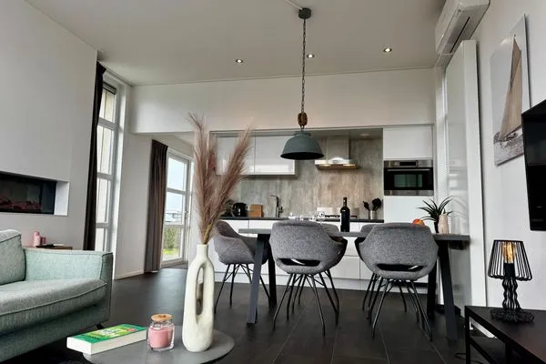  Marina Strandbad Chalet Wasserwelt mit Zaun Haus Nr. 32