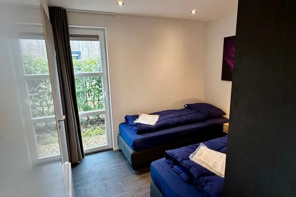  Marina Strandbad Chalet Wasserwelt mit Zaun Haus Nr. 32