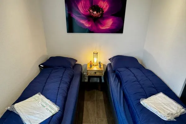  Marina Strandbad Chalet Wasserwelt mit Zaun Haus Nr. 32