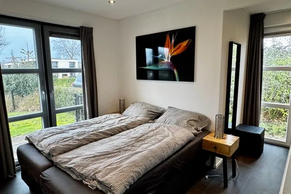  Marina Strandbad Chalet Wasserwelt mit Zaun Haus Nr. 32