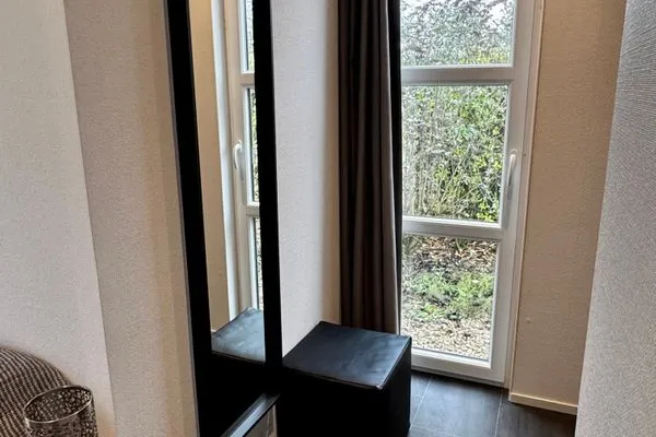  Marina Strandbad Chalet Wasserwelt mit Zaun Haus Nr. 32