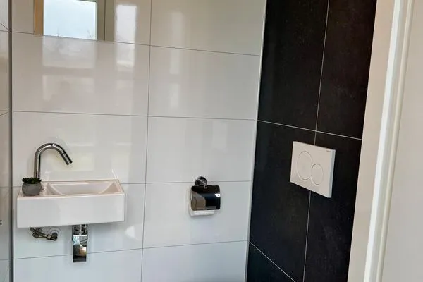  Marina Strandbad Chalet Wasserwelt mit Zaun Haus Nr. 32