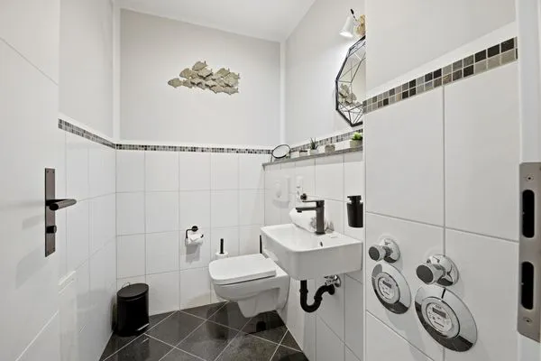 Gäste-WC  Gorki Park, Wohnung 15