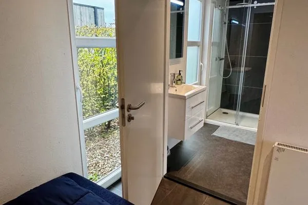  EuroParcs Marina Strandbad Chalet IJssel Lodge mit Zaun Haus Nr. 34