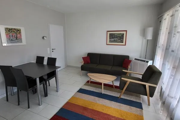 Wohnzimmer  Eckwohnung C01