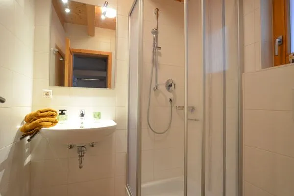 Badezimmer  Alpenrose - Feriendorf Via Claudia Haus 53