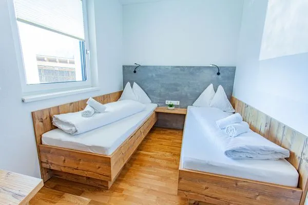 Schlafzimmer 2, 2 Einzelbetten  Happy Aich 1 by Alpenidyll Apartments