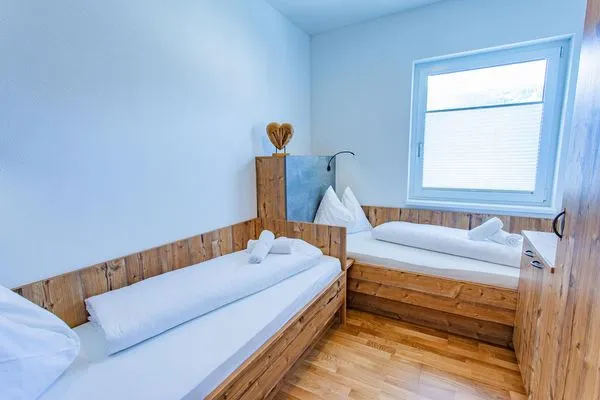 Schlafzimmer 2, 2 Einzelbetten  Happy Aich 3 by Alpenidyll Apartments