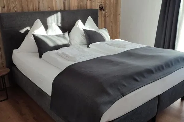 Schlafzimmer 2, Doppelbett  Bergidyll 12  by Alpenidyll Apartments
