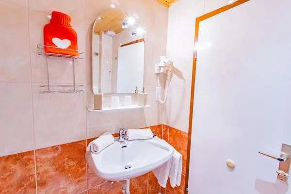 Badezimmer  Bergidyll 12  by Alpenidyll Apartments