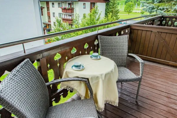 Balkon mit Sitzgelegenheit  Soldanella 3 by Alpenidyll Apartments