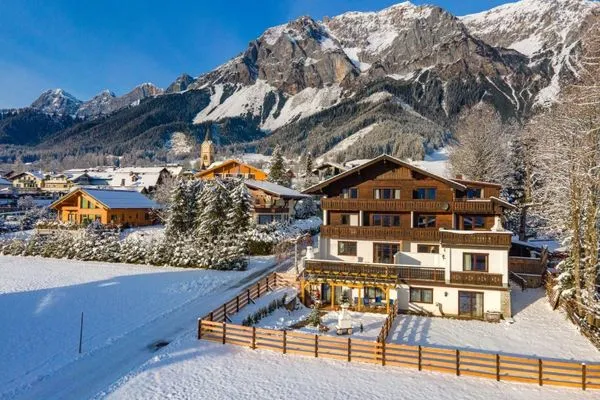 Gebäudeansicht im Winter  Bergidyll 10 by Alpenidyll Apartments