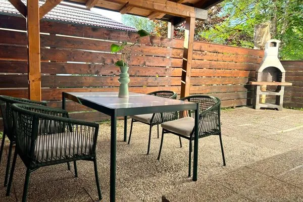 Terrasse mit Grill  Bergidyll 5 by Alpenidyll Apartments