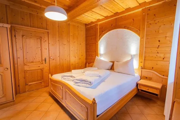 Schlafzimmer 2, Doppelbett und Etagenbett  Bergidyll 5 by Alpenidyll Apartments