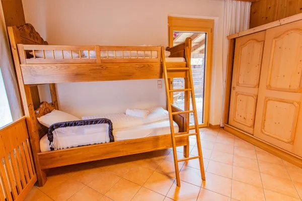 Schlafzimmer 2, Doppelbett und Etagenbett  Bergidyll 5 by Alpenidyll Apartments