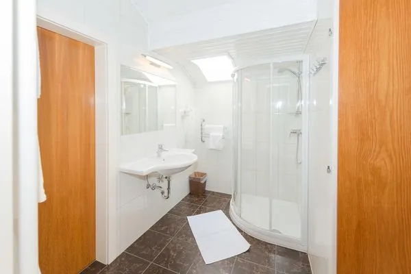Badezimmer mit Dusche  City Life 1 by Alpenidyll Apartments