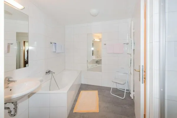 Badewanne und Dusche  City Life 2 by Alpenidyll Apartments