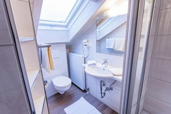 Badezimmer, Dusche und WC  City Life 3 by Alpenidyll Apartments