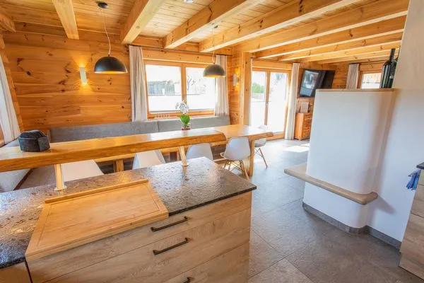 Kitchen and dining area  Chalet Huber by Alpenidyll Apartments
