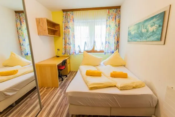 Schlafzimmer 2, Doppelbett  Huberhof 1 by Alpenidyll Apartments