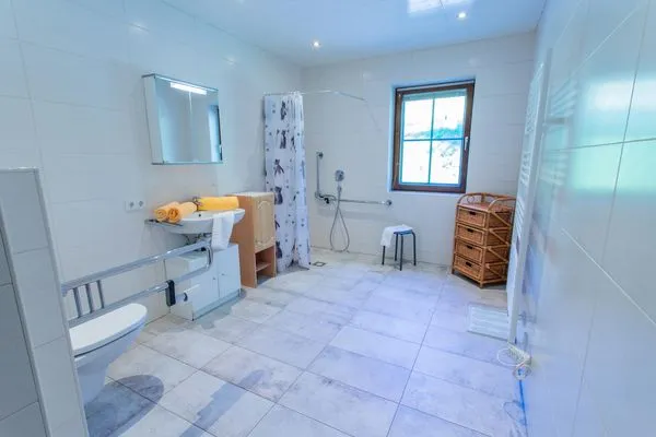 Badezimmer 1, Dusche und Wc  Huberhof 1 by Alpenidyll Apartments