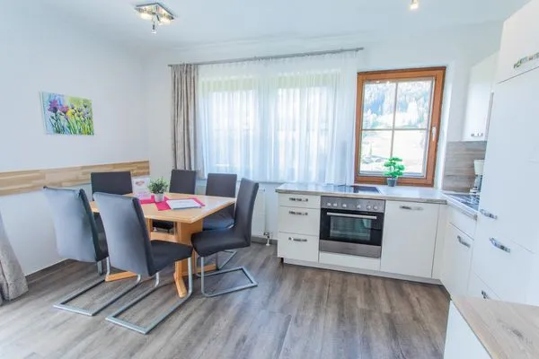 Küche mit Essbereich  Huberhof 5 by Alpenidyll Apartments