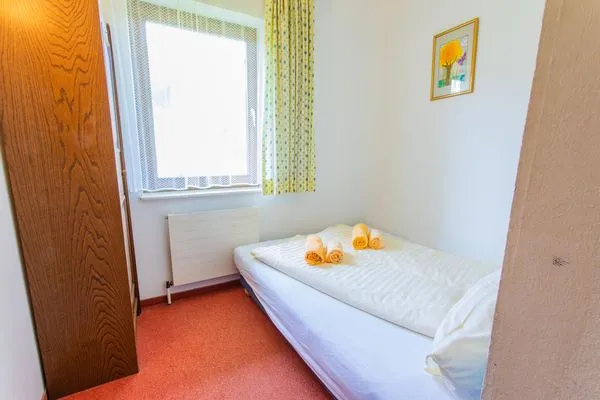 Schlafzimmer 2, Doppelbett klein  Huberhof 6 by Alpenidyll Apartments