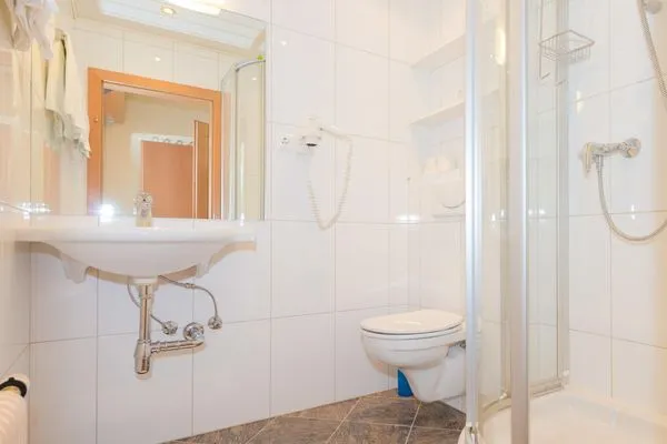 Dusche und WC  City Life 7 by Alpenidyll Apartments