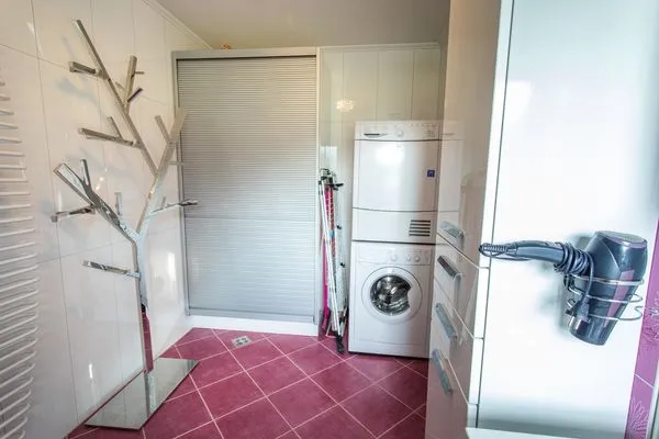 Badezimmer mit Dusche  Sunshine Aich by Alpenidyll Apartments