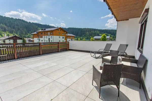 Terrasse mit Blick Schisprungschanze  Bergidyll 4 by Alpenidyll Apartments