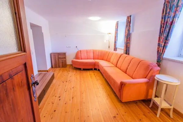 Living room with a sofa bed  Hoamathaus I by Alpenidyll Apartments
