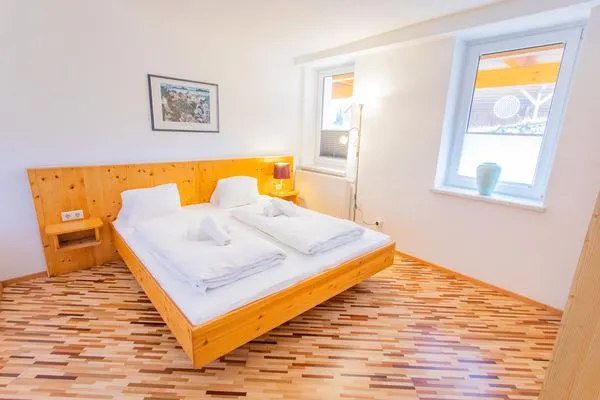 Schlafzimmer 1, Doppelbett  Hoamathaus I by Alpenidyll Apartments