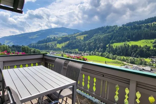 Balkon mit Aussicht in die Berge  Fischbacher App. 2 by Alpenidyll Apartments