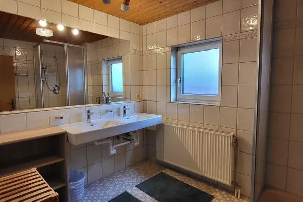 Badezimmer mit Dusche  Fischbacher App. 2 by Alpenidyll Apartments