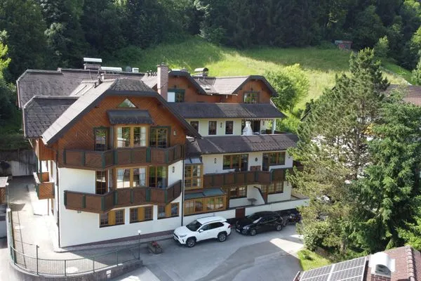 Hauptansicht Gebäude im Sommer  S`Gerhardter by Alpenidyll Apartments